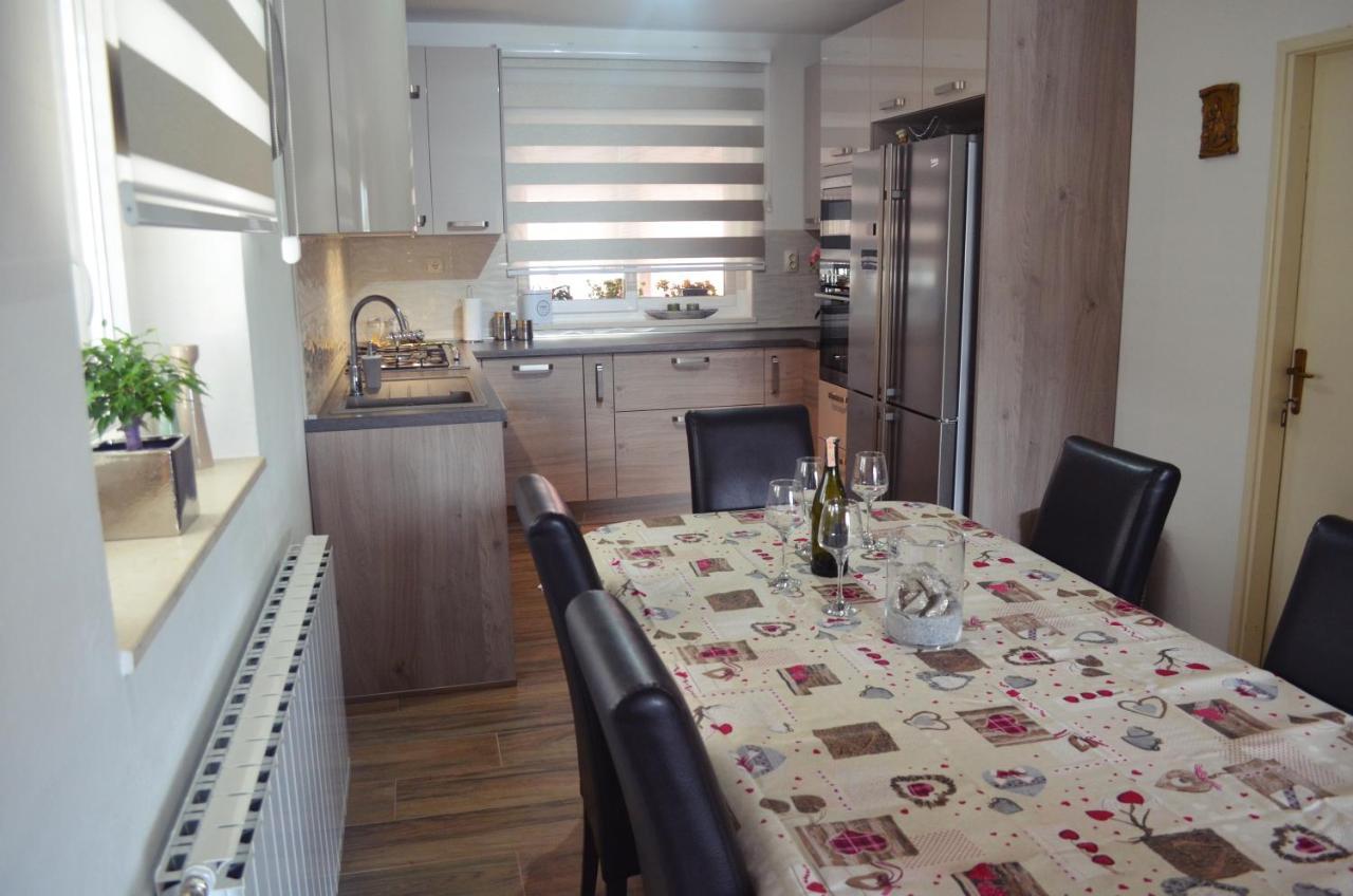 Apartments Rina - Kneze Račišće Bagian luar foto