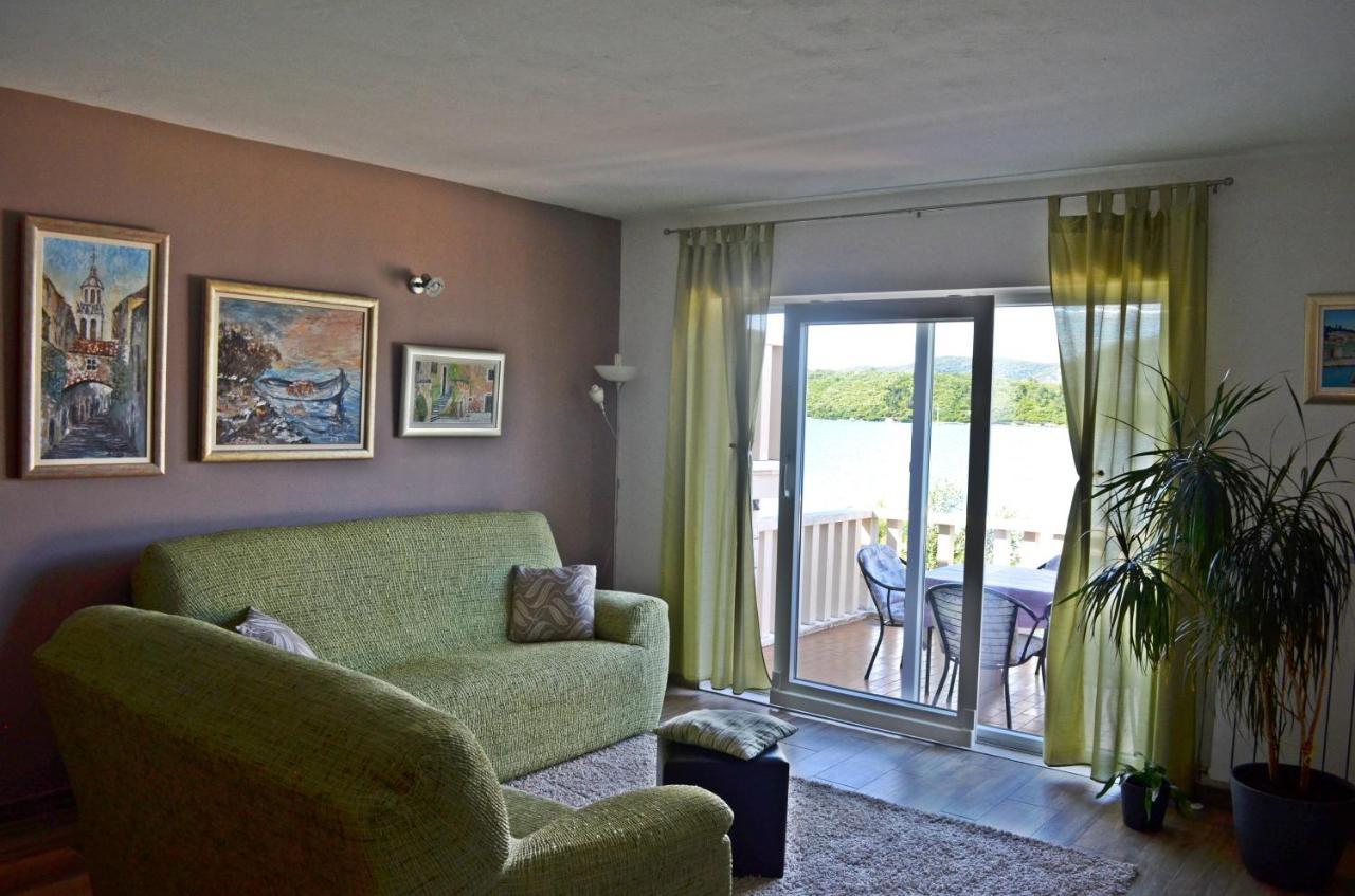 Apartments Rina - Kneze Račišće Bagian luar foto