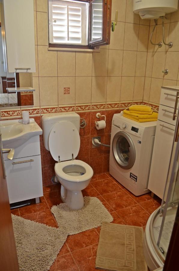 Apartments Rina - Kneze Račišće Bagian luar foto