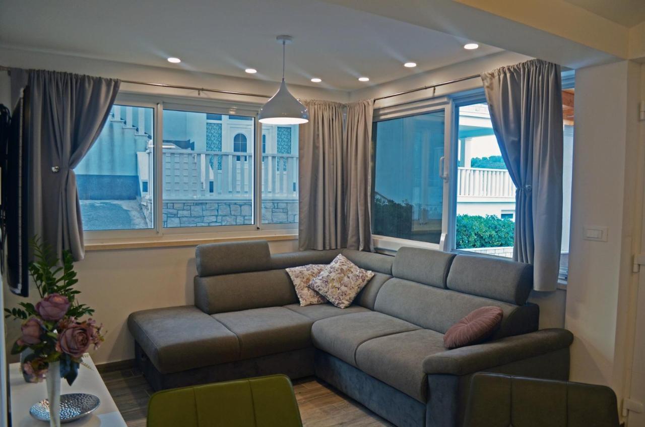 Apartments Rina - Kneze Račišće Bagian luar foto