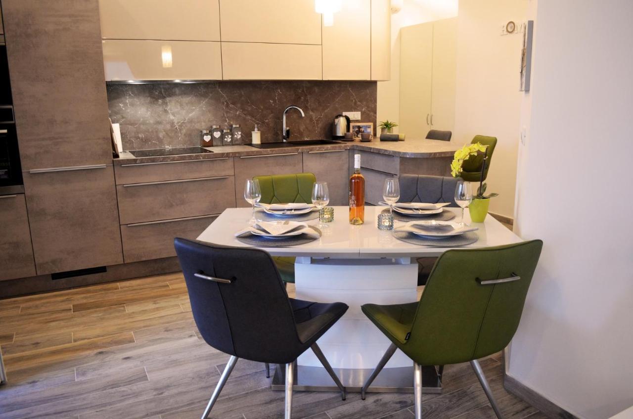 Apartments Rina - Kneze Račišće Bagian luar foto
