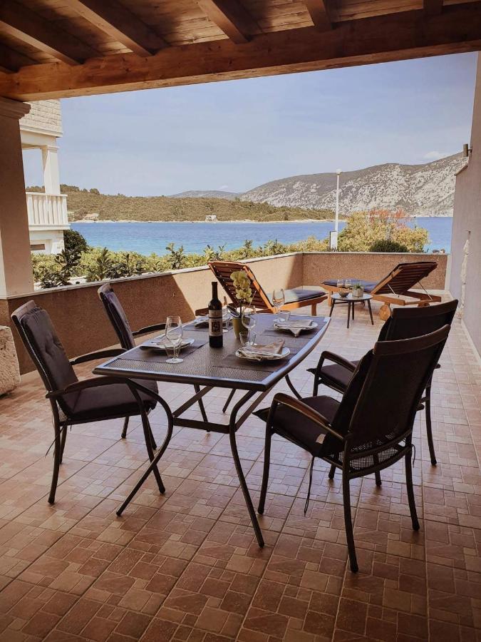 Apartments Rina - Kneze Račišće Bagian luar foto