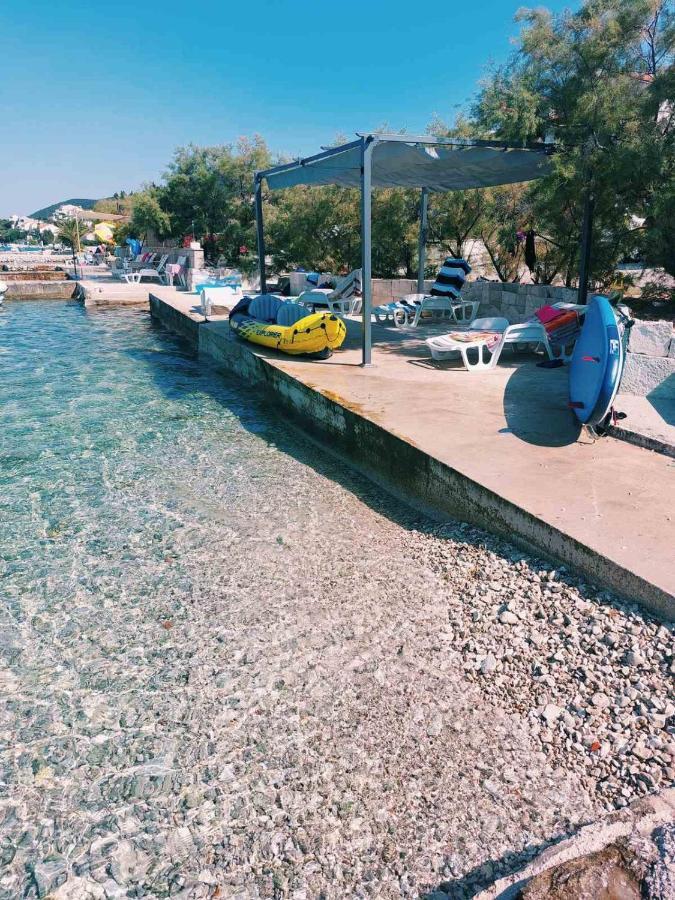 Apartments Rina - Kneze Račišće Bagian luar foto