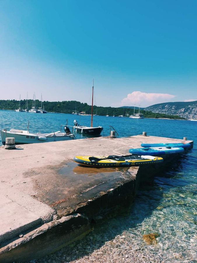 Apartments Rina - Kneze Račišće Bagian luar foto