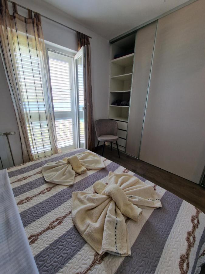 Apartments Rina - Kneze Račišće Bagian luar foto